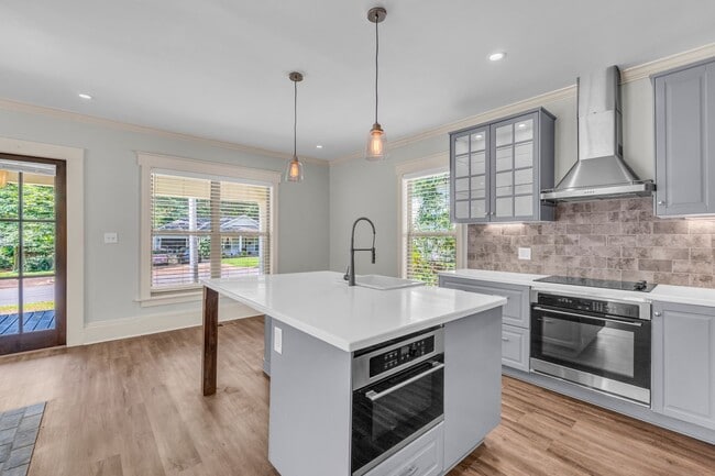 Building Photo - Renovated 3 Bedroom 3.5 Bath Home for Rent!