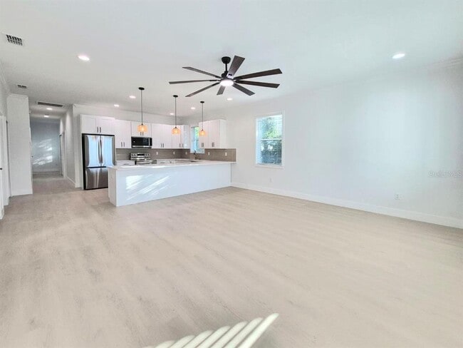 Building Photo - 3304 E North Bay St