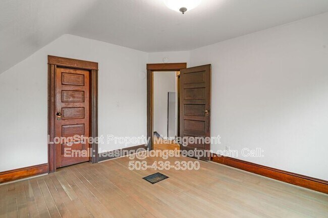 Building Photo - 536 NE San Rafael St