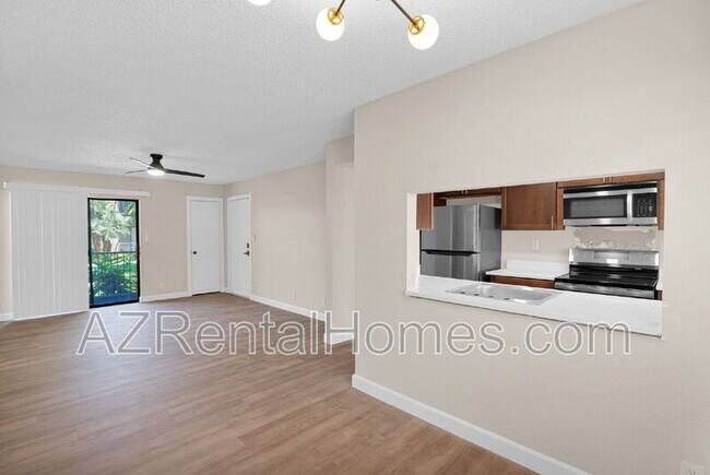 Building Photo - 1111 E University Dr