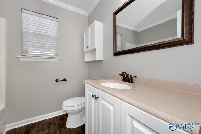 Building Photo - 103 N W Sugar Bluff Ln