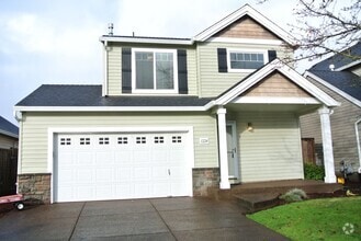 Building Photo - Spacious 3 bedroom 2.5 bath home in SE Cor...