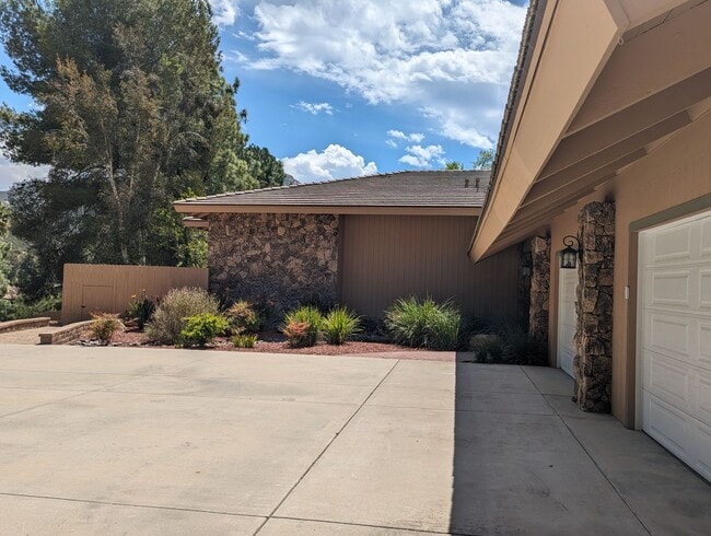 Building Photo - Luxury 5 Bedroom Home in Palo Verde Ranch