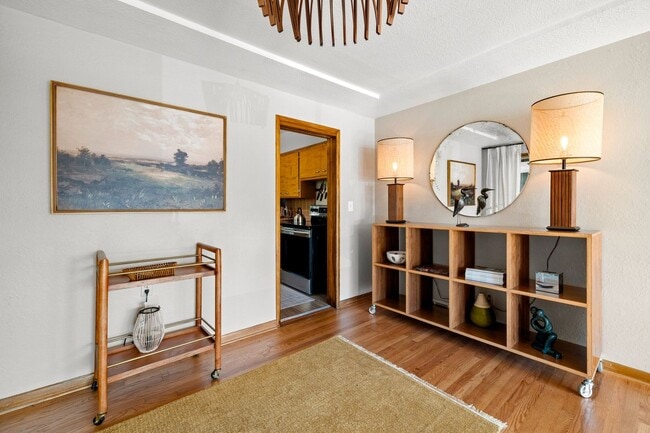 Building Photo - Mid-Century Classic! 3bd/3ba 2700 sf Short Term- FULLY FURNISHED!