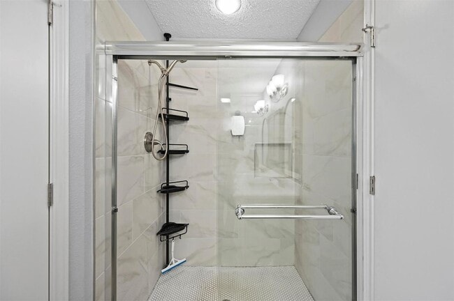 Building Photo - 2530 Seven Hills Dr