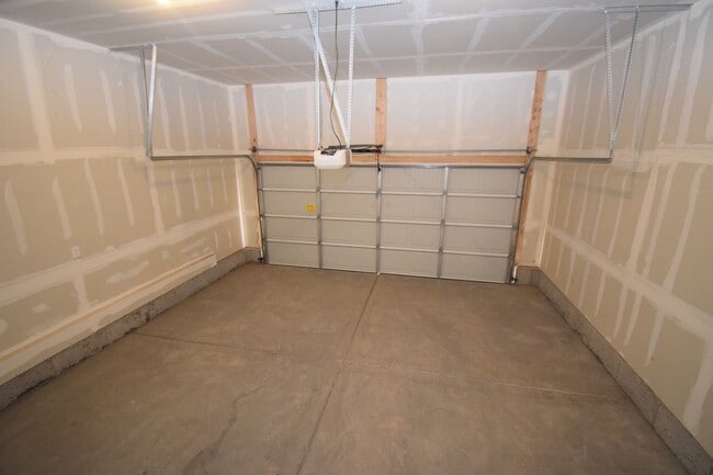 Building Photo - Modern 3 Bed, 3.5 Bath Townhome for Rent!!!