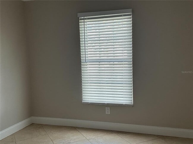 Building Photo - 230 Sun Vista Ct N