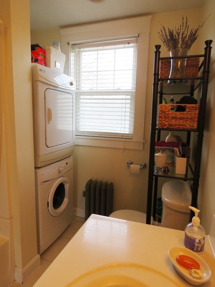 Washer/Dryer - 105 11th St