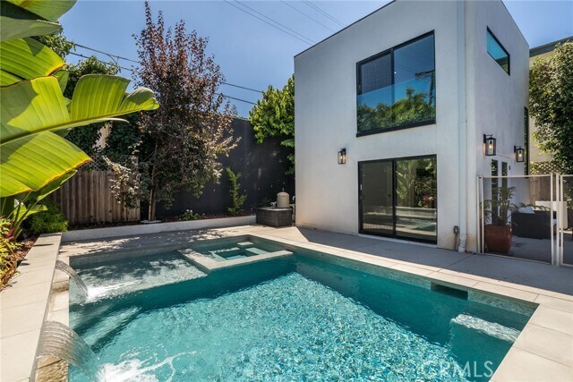 Building Photo - 1444 Stearns Dr