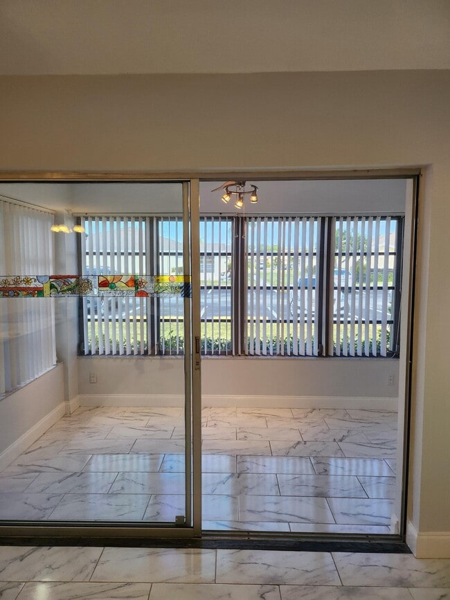 Building Photo - 5433 Lakefront Blvd