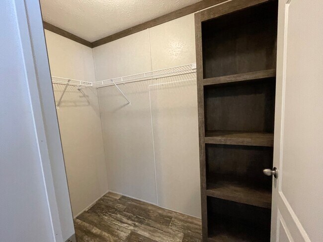 Building Photo - 204 Borman Ave