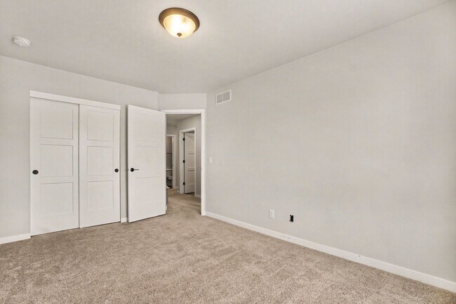 Building Photo - Beautiful Bellevue Home Close to Offutt AFB