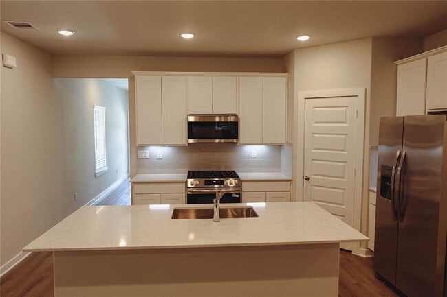 Building Photo - 8563 Blueberry Ash St