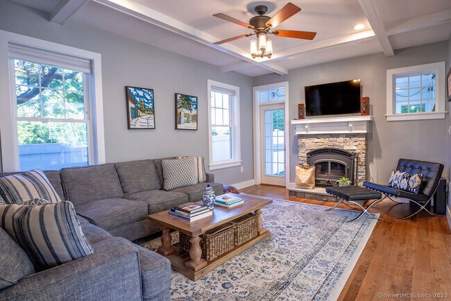 Building Photo - 9 Center Rd