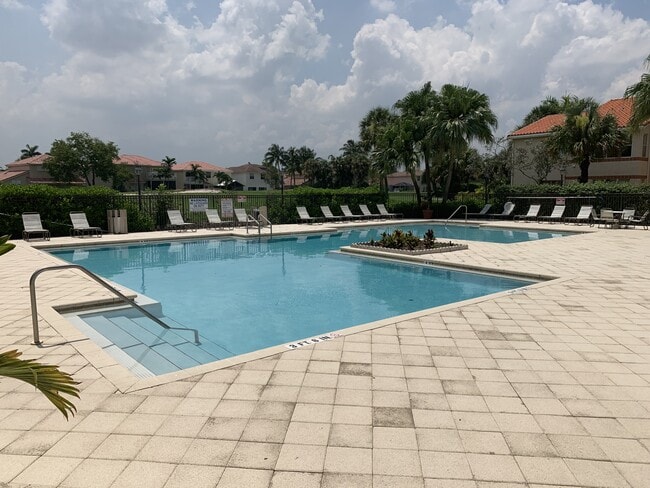 Building Photo - 3350 Pinewalk Dr N