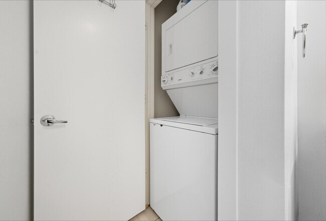 Building Photo - 806 Jackson Hill St