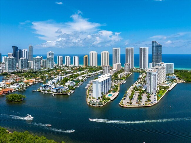Building Photo - 400 Kings Point Dr