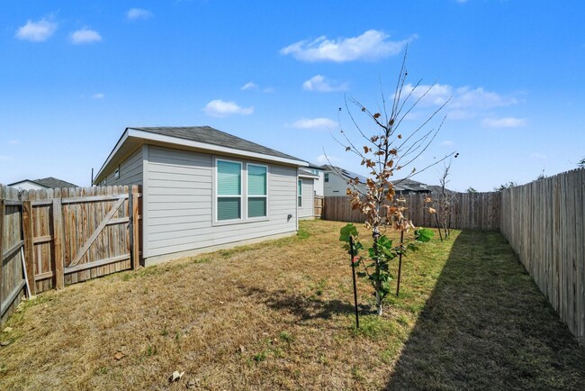 Building Photo - Beautifully Maintained Single-Story Home i...