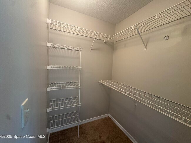 Building Photo - 7667 N Wickham Rd