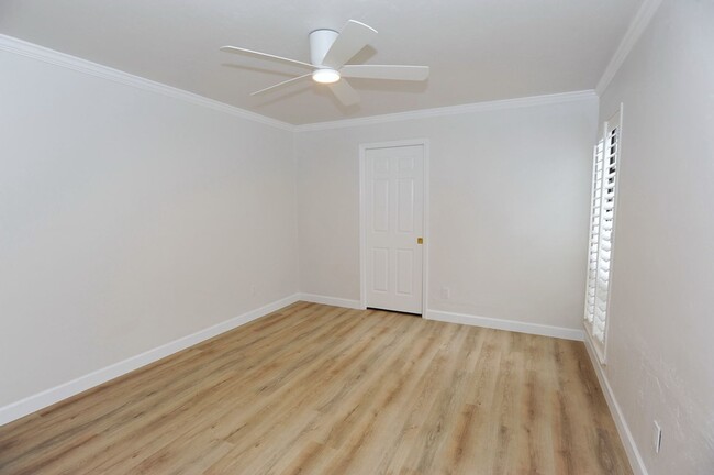Building Photo - 3 Bedroom Townhouse - $2800/mo - ANNUAL RE...