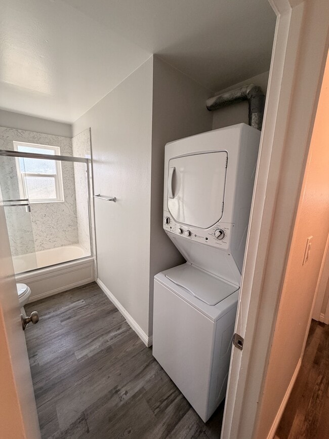 Building Photo - 5498 Carlson Dr