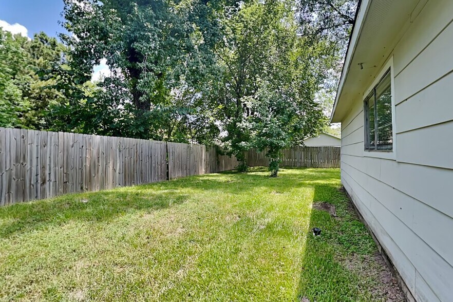 Building Photo - 8730 Valley Pond Ct