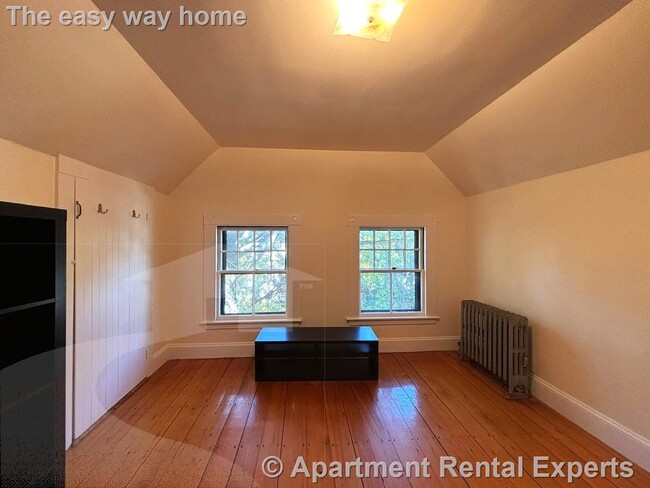 Building Photo - Cambridgeport 3rd floor 1 Bedroom for $285...