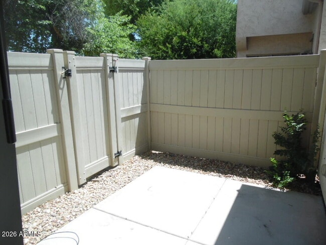 Building Photo - 8472 W Lewis Ave