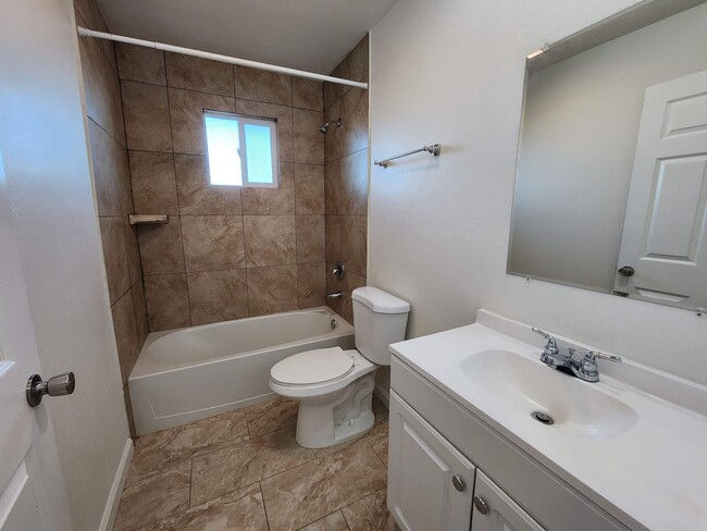 Building Photo - 151 Amberidge Dr
