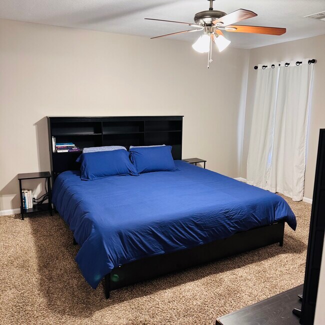 Building Photo - 718 Pine Lodge Dr