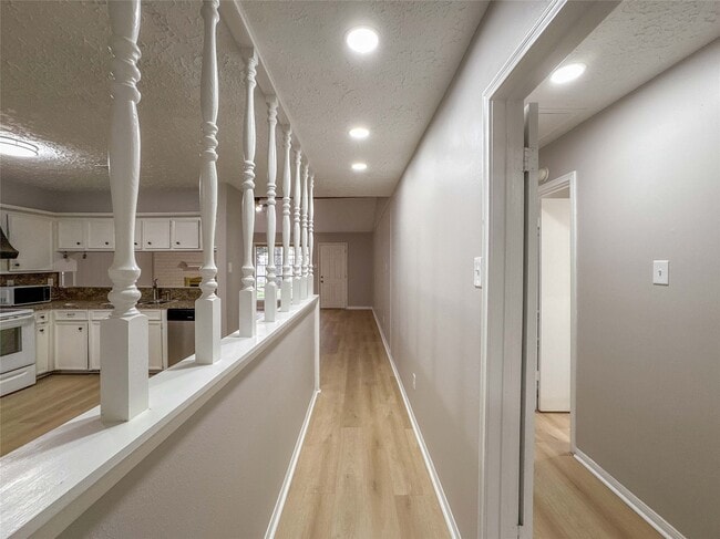 Building Photo - 22822 Canyon Lake Dr