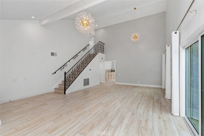 Building Photo - 26451 Vía Juanita