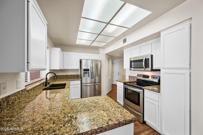Building Photo - 14802 W Greystone Dr