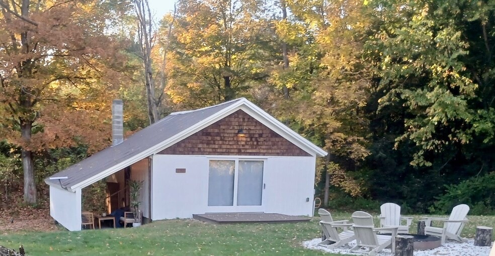 Building Photo - 288 River Rd