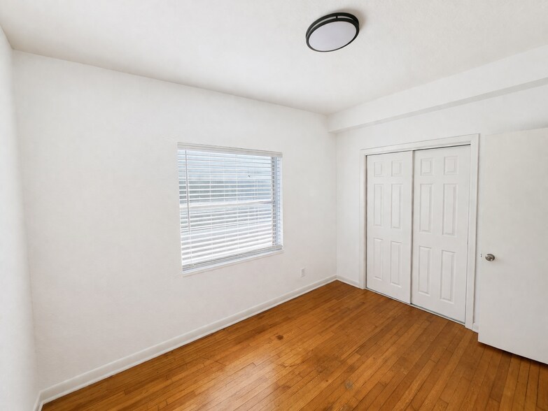 Building Photo - 2648 Dellwood Ave