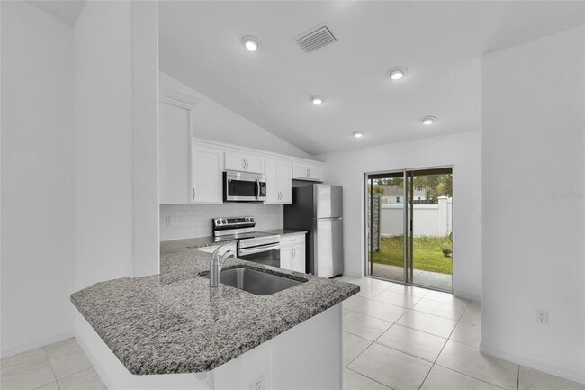 Building Photo - 13 Llovera Pl