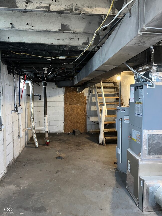 Building Photo - 628 N Oxford St