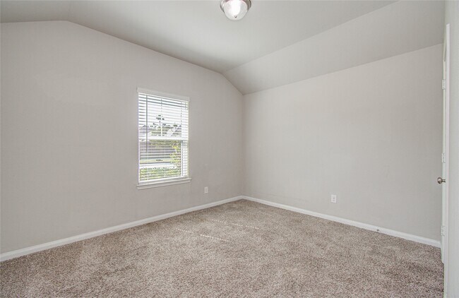 Building Photo - 2815 Dry Creek Dr