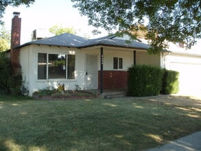 Building Photo - Beautiful home near Fashion Fair