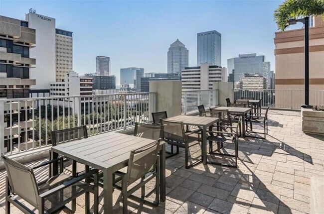 Building Photo - 777 N Ashley Dr