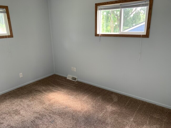 Building Photo - 2538 Indiana St SW