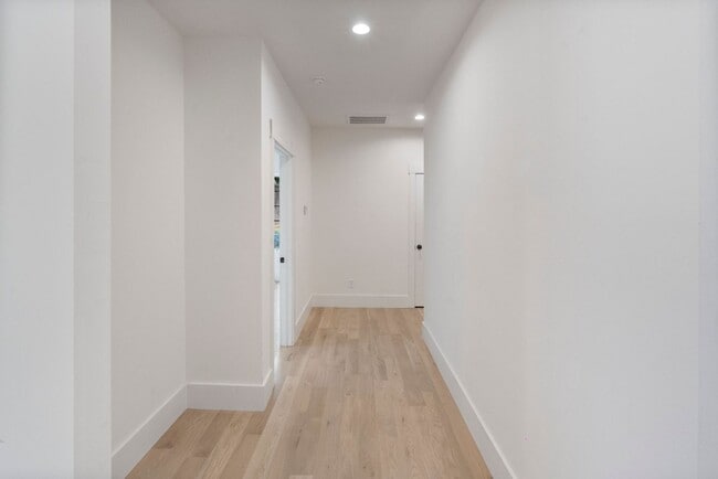 Building Photo - 129 French St