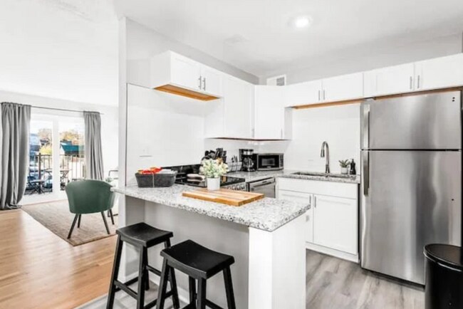 Building Photo - 516 Splitlog Ave