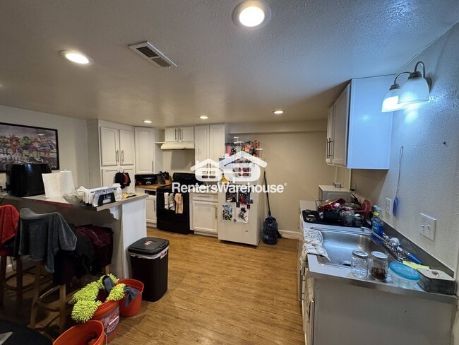 Building Photo - 8281 Solana Dr