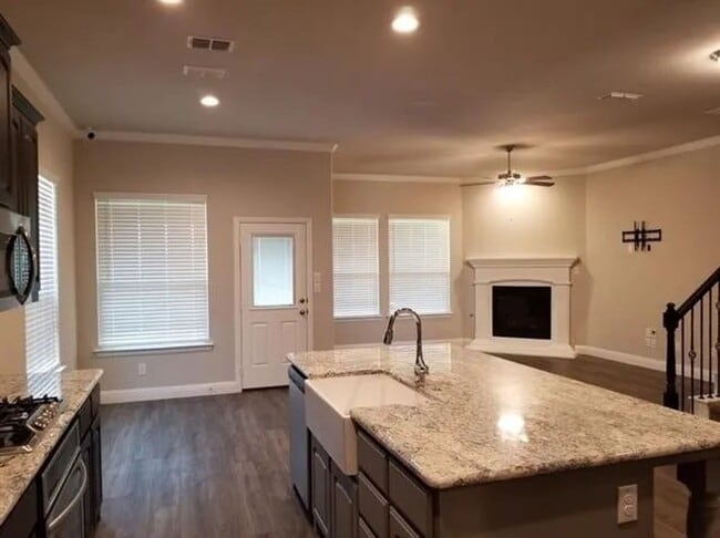 Building Photo - Coming Soon! 4BR/3.5BA | Updated Single Family Home | 2-Car Garage Parking | Fenced backyard