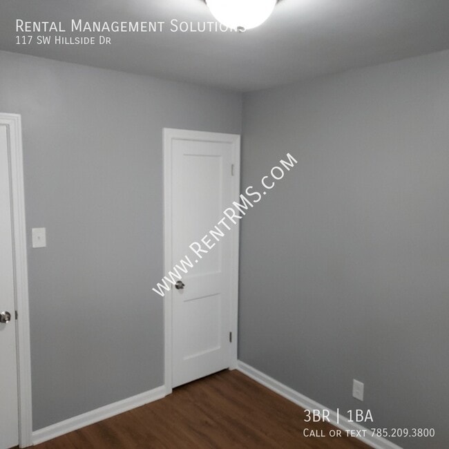 Building Photo - 117 SW Hillside Dr