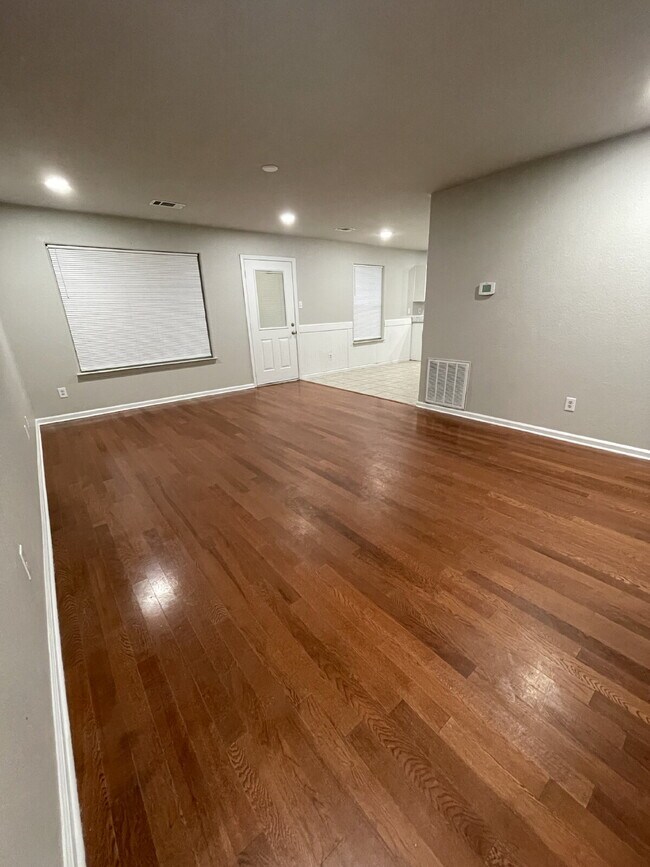 Building Photo - "Charming 3-Bed Home with Modern Touches & 2 Baths on Marion Street, Benton!"