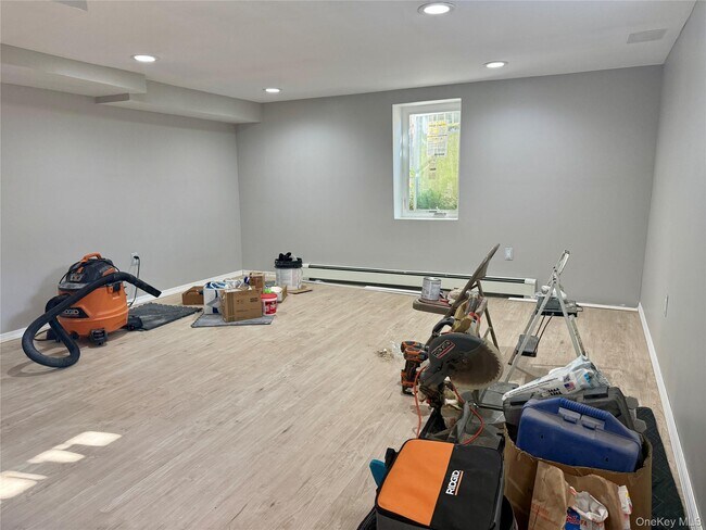 Building Photo - 220 Furrows Rd