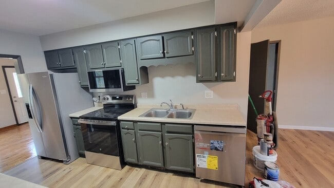 Building Photo - 9 Hillside Ave