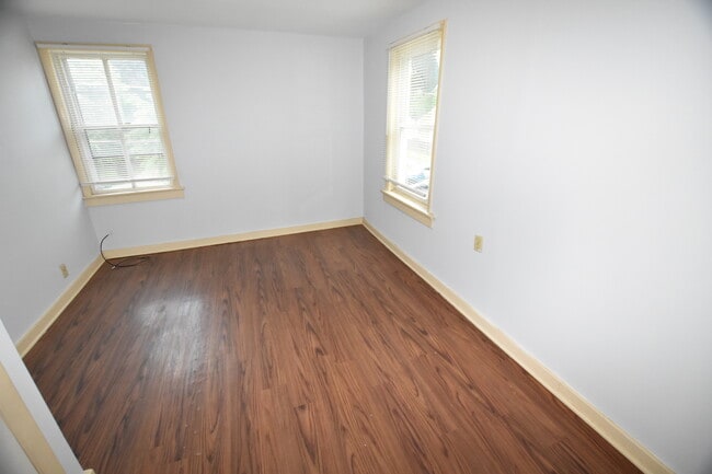 Building Photo - 457 Talma St